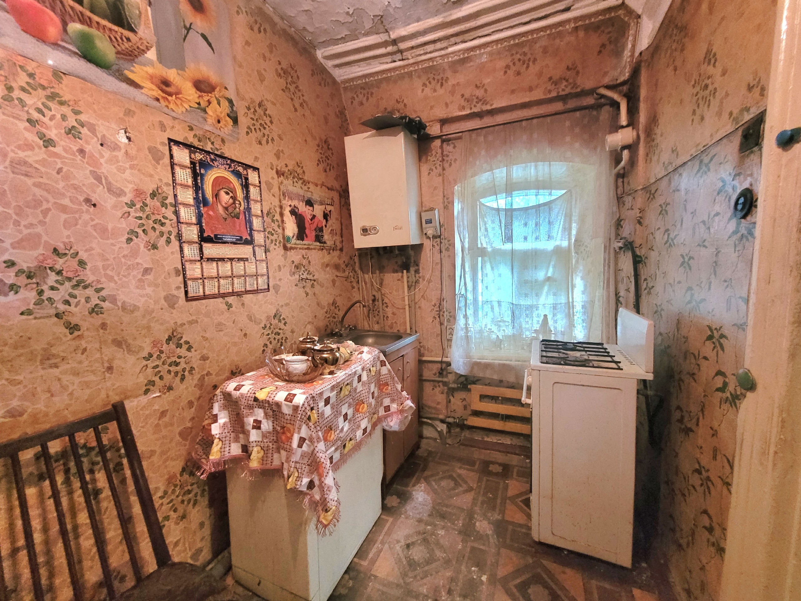 🏠 Продам часть ветхого домостроения в центре Луганска 📍 Адрес: ул. Московская, центр города 📐 Площадь: 22,4 м² 🛏 2 комнаты Отопление: газовый котел Коммуникации: свет, вода Туалет на улице Есть возможность выкупить полностью дом недорого. 🚶♂️ Рядом центр города и вся инфраструктура. 💰 Цена: 1 800 000 ₽ ( воз...